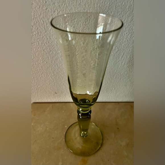 Set of 4 vintage, green glass, champagne flutes. 9.25” - Picture 10 of 14
